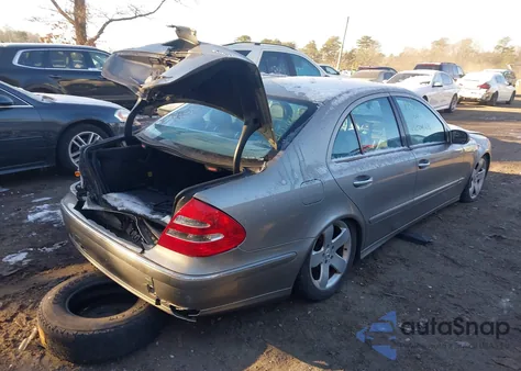 2004 Mercedes-Benz E 500 4Matic z USA, uszkodzony, nr VIN WDBUF83J04X163357